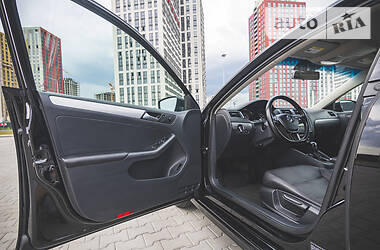 Седан Volkswagen Jetta 2015 в 
