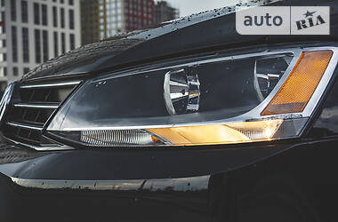 Седан Volkswagen Jetta 2015 в 