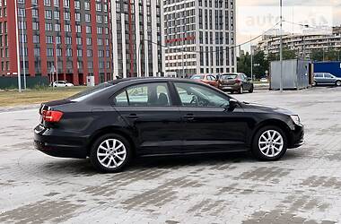 Седан Volkswagen Jetta 2015 в 