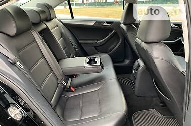 Седан Volkswagen Jetta 2015 в 