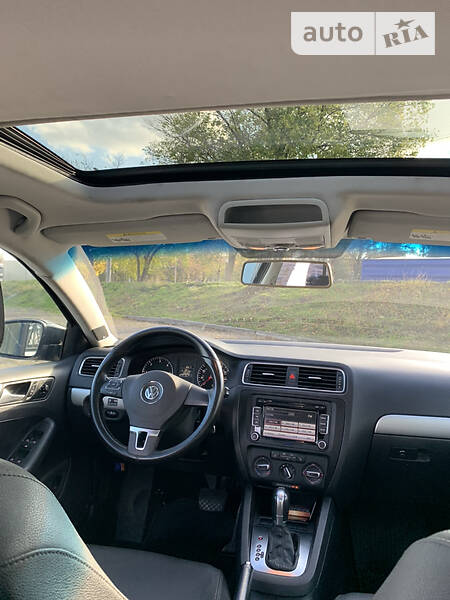 Седан Volkswagen Jetta 2012 в Днепре