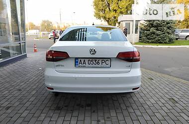 Седан Volkswagen Jetta 2016 в Киеве