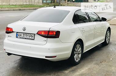 Седан Volkswagen Jetta 2016 в Києві