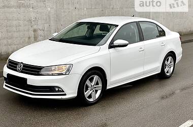 Седан Volkswagen Jetta 2016 в Киеве