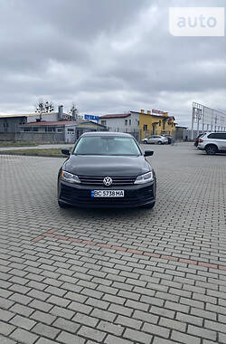 Седан Volkswagen Jetta 2015 в Львове