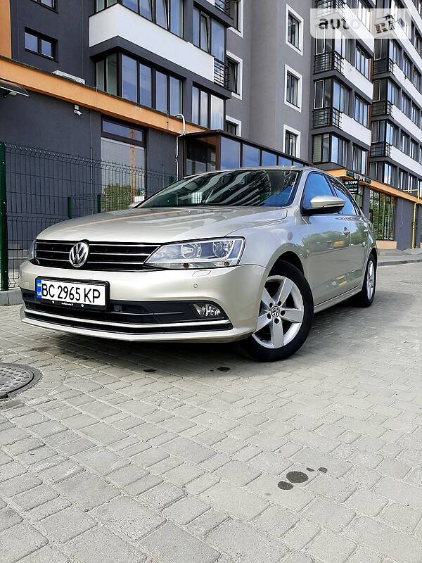 Седан Volkswagen Jetta 2015 в Львові