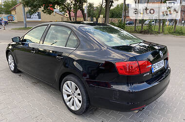 Седан Volkswagen Jetta 2014 в 