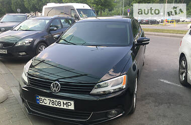 Седан Volkswagen Jetta 2012 в Львові