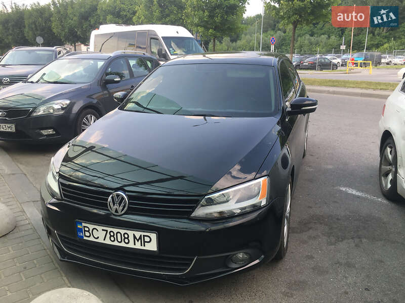 Седан Volkswagen Jetta 2012 в 