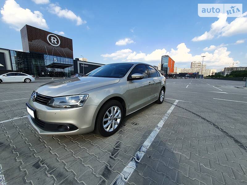 Седан Volkswagen Jetta 2011 в Києві