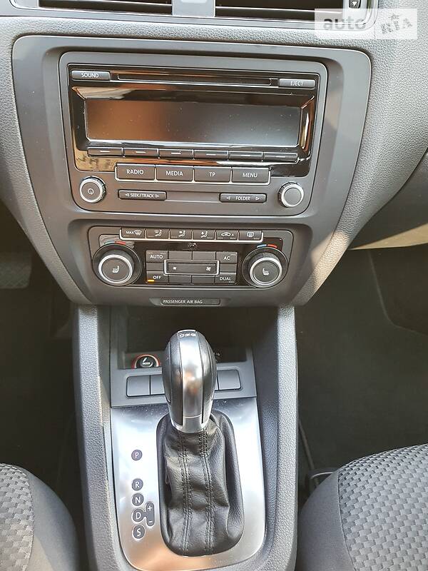 Седан Volkswagen Jetta 2011 в Києві