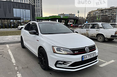 Седан Volkswagen Jetta 2016 в 