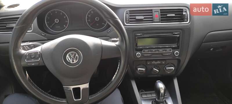 Седан Volkswagen Jetta 2011 в Черновцах