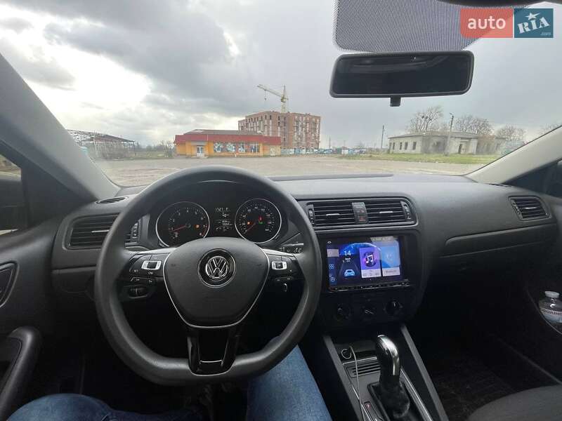 Седан Volkswagen Jetta 2015 в Львове