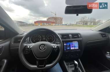 Седан Volkswagen Jetta 2015 в 