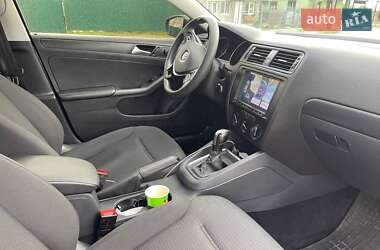 Седан Volkswagen Jetta 2015 в 