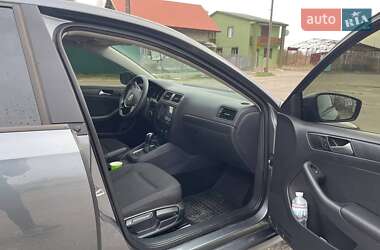 Седан Volkswagen Jetta 2015 в 