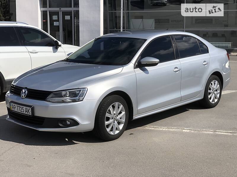 Седан Volkswagen Jetta 2012 в 