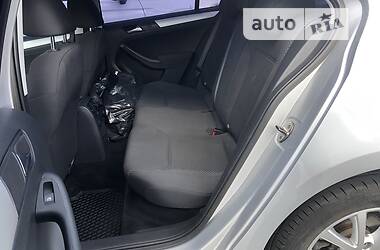 Седан Volkswagen Jetta 2012 в 