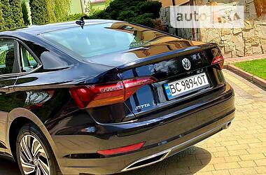 Седан Volkswagen Jetta 2018 в 