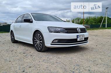 Седан Volkswagen Jetta 2016 в Львове