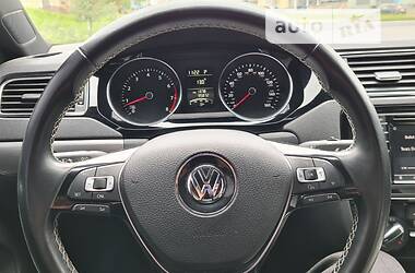 Седан Volkswagen Jetta 2016 в Львове