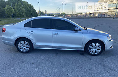 Седан Volkswagen Jetta 2013 в Львове