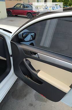 Седан Volkswagen Jetta 2015 в 
