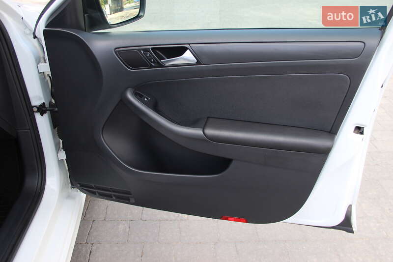 Седан Volkswagen Jetta 2015 в Бучачі