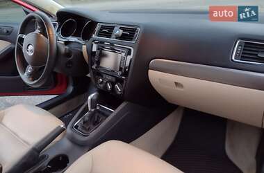 Седан Volkswagen Jetta 2015 в 