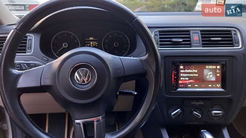 Седан Volkswagen Jetta 2012 в Харкові