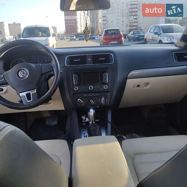 Седан Volkswagen Jetta 2013 в Запоріжжі