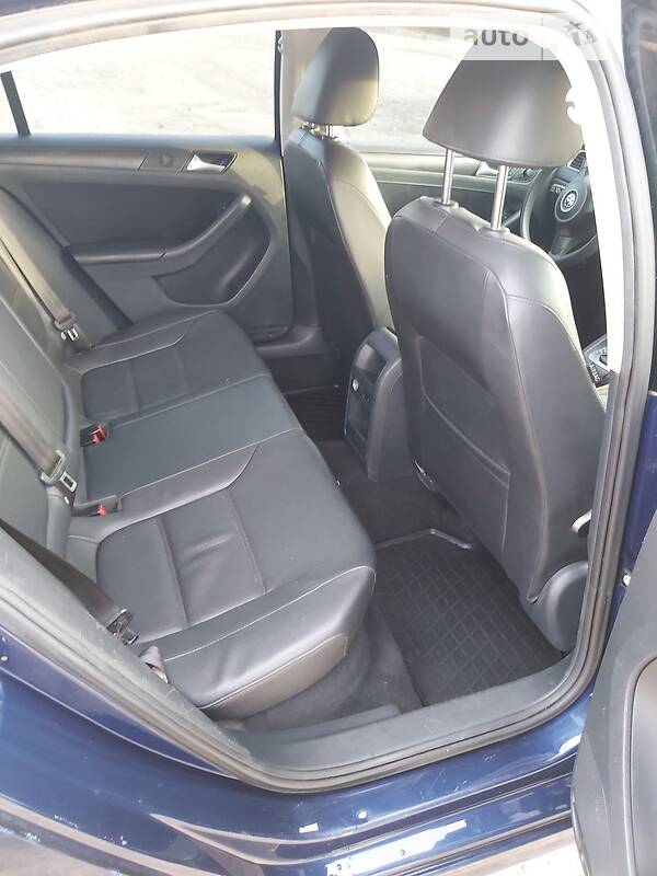 Седан Volkswagen Jetta 2013 в Харькове