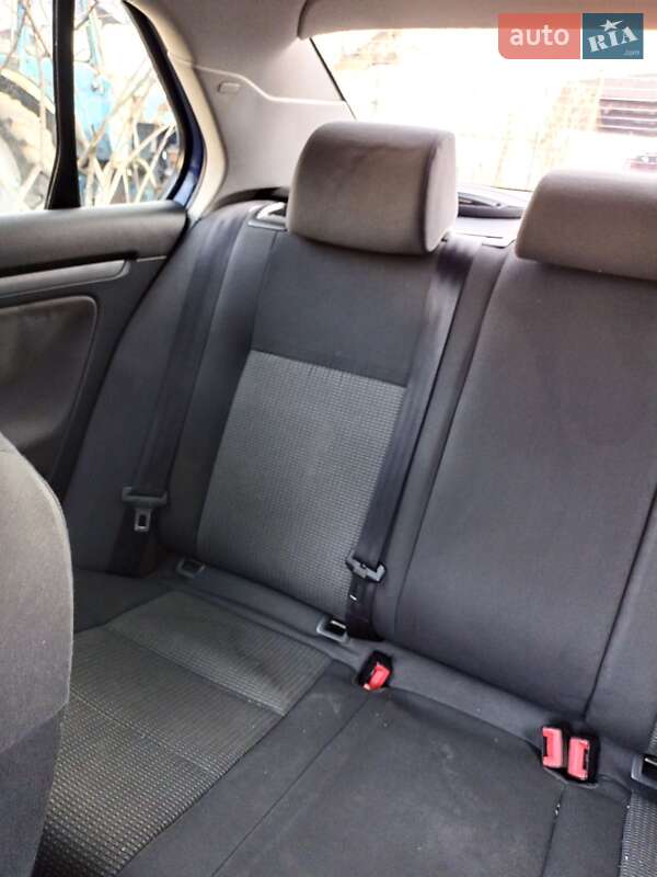 Седан Volkswagen Jetta 2006 в Дніпрі