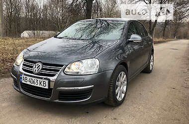 Хэтчбек Volkswagen Jetta 2005 в 