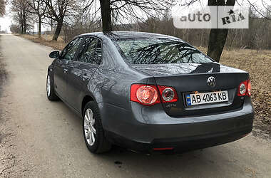 Хэтчбек Volkswagen Jetta 2005 в 
