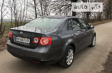 Хэтчбек Volkswagen Jetta 2005 в 