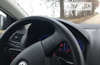 Хэтчбек Volkswagen Jetta 2005 в 