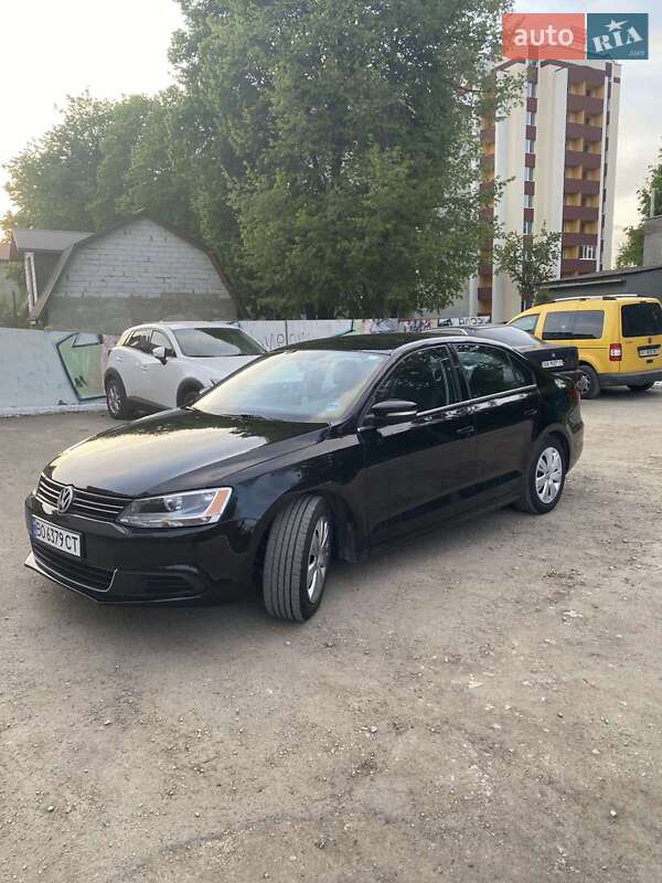 Седан Volkswagen Jetta 2013 в Львові