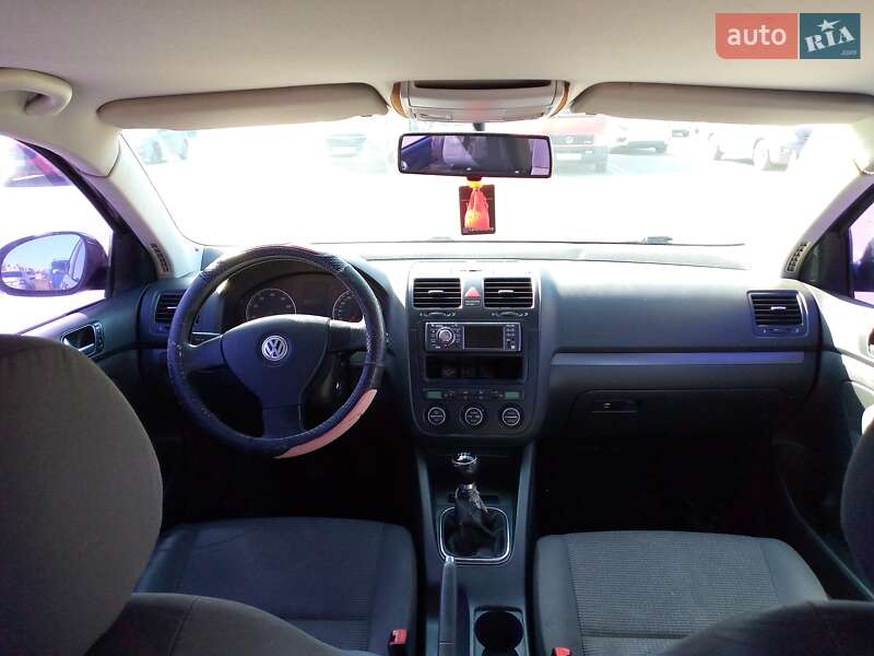 Седан Volkswagen Jetta 2006 в Києві