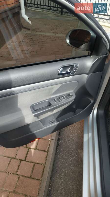 Седан Volkswagen Jetta 2009 в Умані