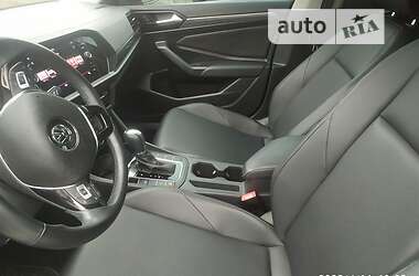 Седан Volkswagen Jetta 2018 в 