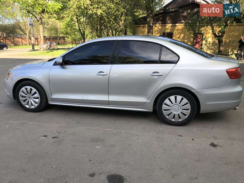 Седан Volkswagen Jetta 2013 в Дніпрі