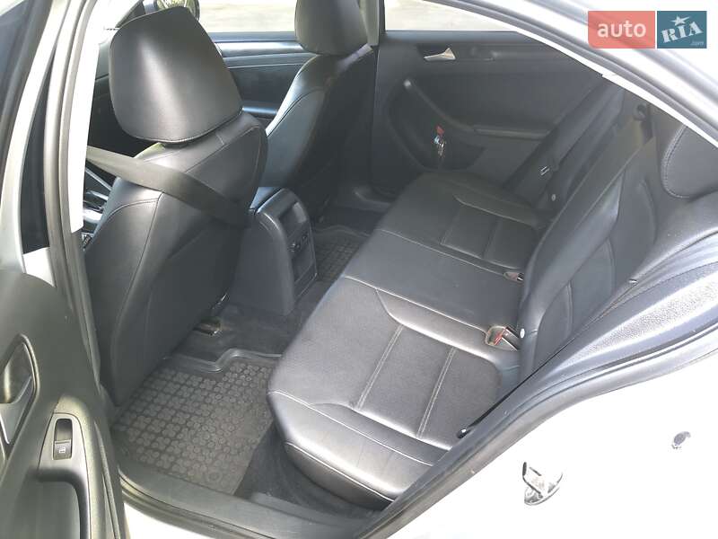 Седан Volkswagen Jetta 2013 в Дніпрі