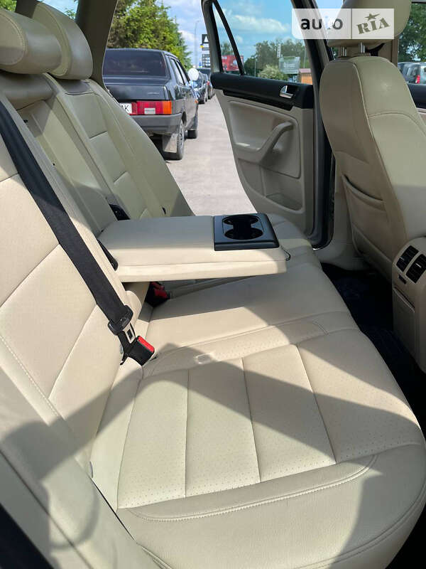 Универсал Volkswagen Jetta 2012 в Тернополе