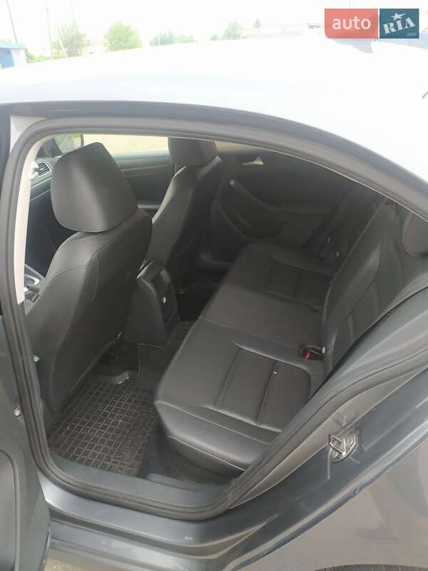 Седан Volkswagen Jetta 2014 в Зіньківі