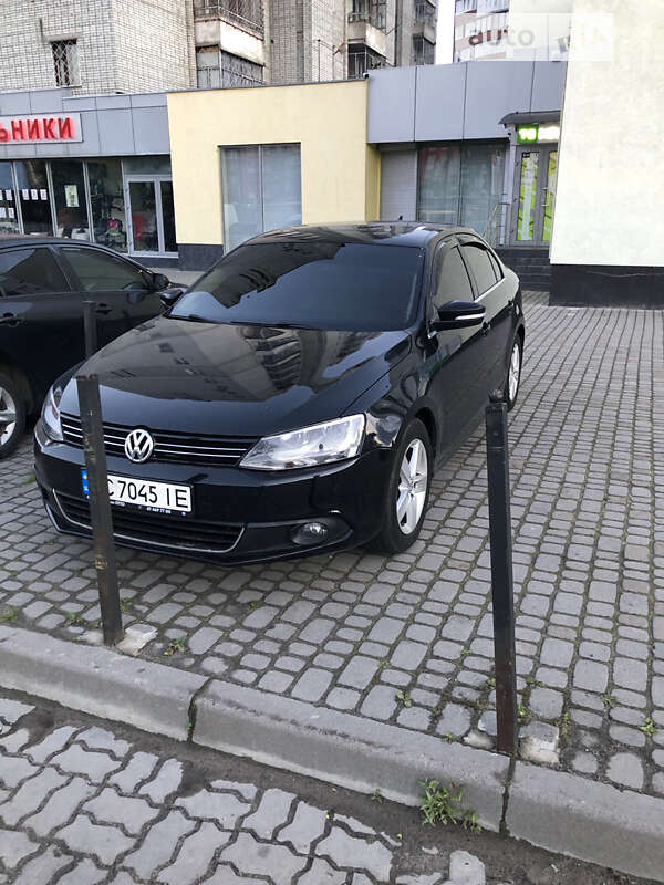 Седан Volkswagen Jetta 2012 в Львове