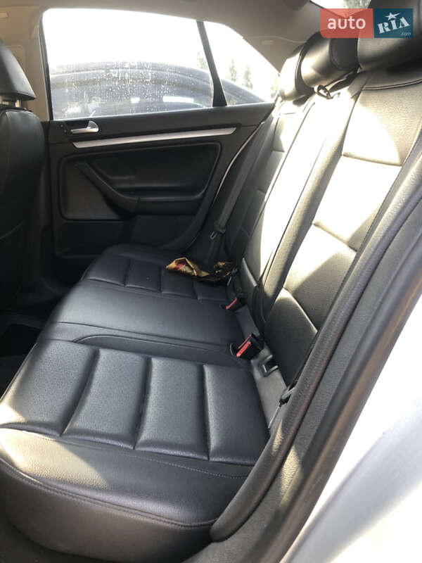 Седан Volkswagen Jetta 2010 в Хмельницькому