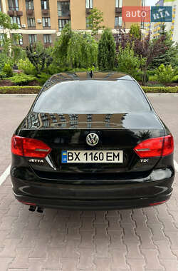 Седан Volkswagen Jetta 2012 в 