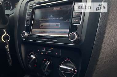 Седан Volkswagen Jetta 2013 в 